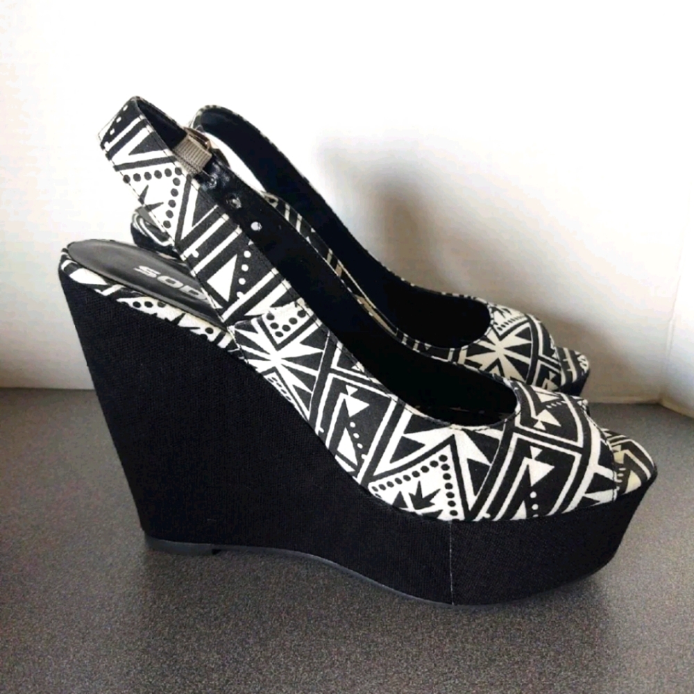 Black and white geometric wedge heels
